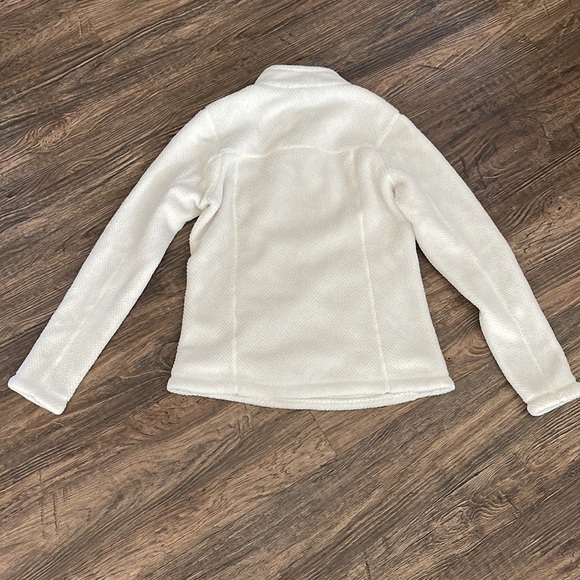 Patagonia women’s cream sweatshirt. - Picture 3 of 4